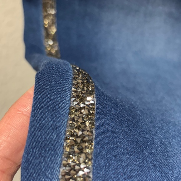 Jennifer Lopez Women's Skinny Blue Jeans with Glitter Side Stripes - Picture 3 of 4